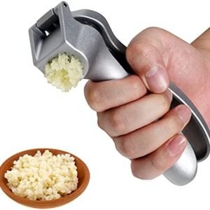 Garlic Press, Garlic Mincer Easy-squeeze Ergonomic Handle, Rust Proof, No Need To Peel, Professional Ginger Press & Garlic Crusher with Handy Cleaning Brush- Dishwasher Safe